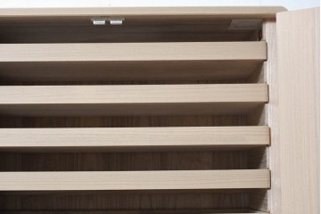 《台輪取り付け加工費込み》　中古　美品　伝統工芸士　斉藤敬二作　加茂桐箪笥　飾り金具が上品なアクセントの着物箪笥　(R-089859)