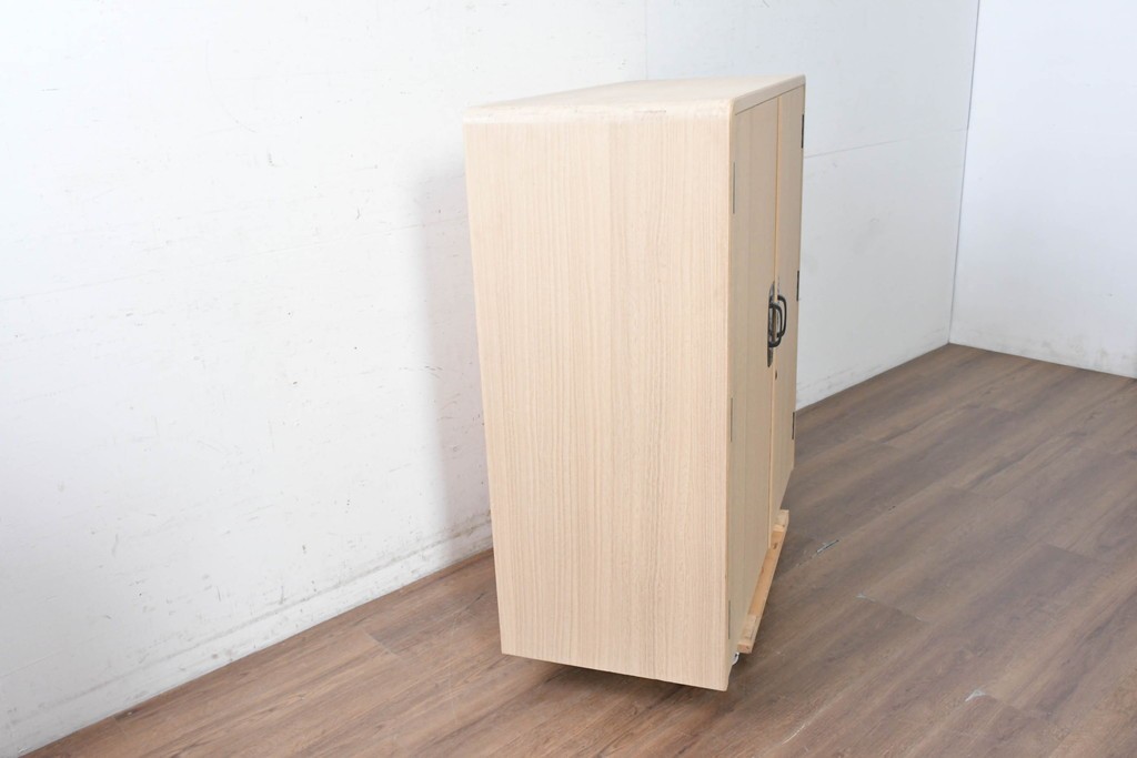《台輪取り付け加工費込み》　中古　美品　伝統工芸士　斉藤敬二作　加茂桐箪笥　飾り金具が上品なアクセントの着物箪笥　(R-089859)