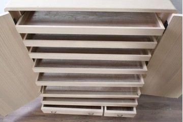 《台輪取り付け加工費込み》　中古　美品　伝統工芸士　斉藤敬二作　加茂桐箪笥　飾り金具が上品なアクセントの着物箪笥　(R-089859)