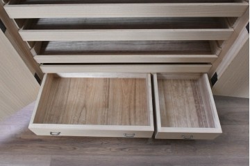 《台輪取り付け加工費込み》　中古　美品　伝統工芸士　斉藤敬二作　加茂桐箪笥　飾り金具が上品なアクセントの着物箪笥　(R-089859)