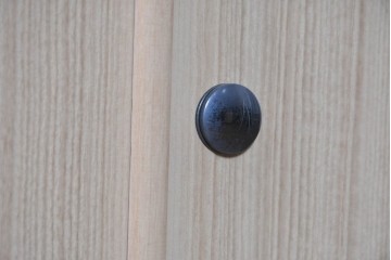 《台輪取り付け加工費込み》　中古　美品　伝統工芸士　斉藤敬二作　加茂桐箪笥　飾り金具が上品なアクセントの着物箪笥　(R-089859)