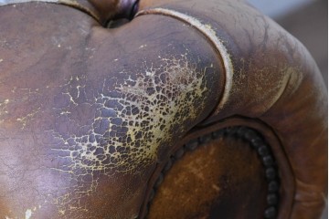 イギリスヴィンテージ　1980年頃　ジャンクスタイルの空間づくりにおすすめ!　チェスターフィールドソファ　(R-089867)