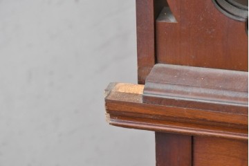 イギリスアンティーク　マホガニー材　透かし彫りの装飾が優美なパーラーキャビネット　(R-089869)