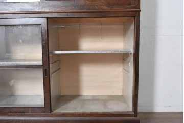 和製アンティーク　欅(ケヤキ)材　落ち着いた木味の重ねガラス戸棚　(R-089870)