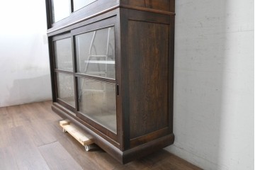 和製アンティーク　欅(ケヤキ)材　落ち着いた木味の重ねガラス戸棚　(R-089870)