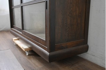 和製アンティーク　欅(ケヤキ)材　落ち着いた木味の重ねガラス戸棚　(R-089870)