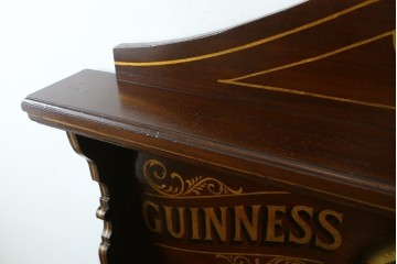 イギリスアンティーク　著名工房ペイント　GUINNESS(ギネス)　ペイント装飾が目を引く重厚なサイドボード　(R-089875)