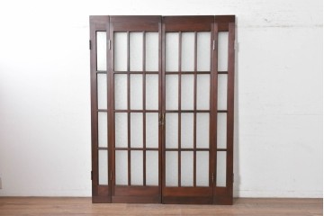 ヴィンテージ建具　昭和中期　格子デザインのガラス入り両開き折れ戸2枚(1対)セット　(R-089879)