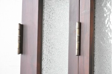 ヴィンテージ建具　昭和中期　格子デザインのガラス入り両開き折れ戸2枚(1対)セット　(R-089879)