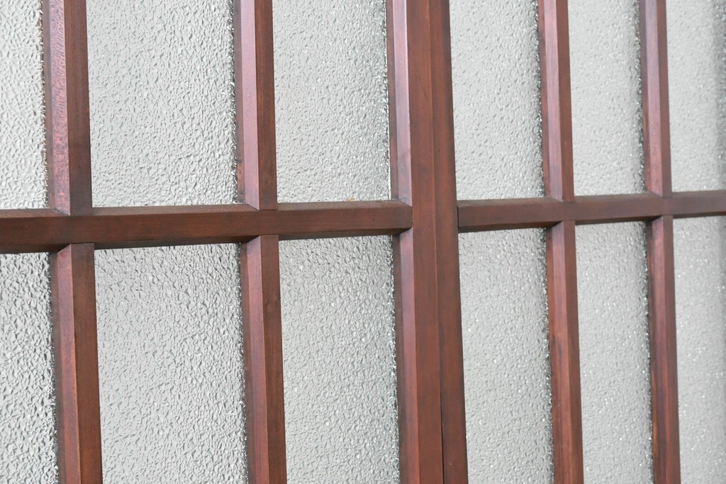 ヴィンテージ建具　昭和中期　格子デザインのガラス入り両開き折れ戸2枚(1対)セット　(R-089879)
