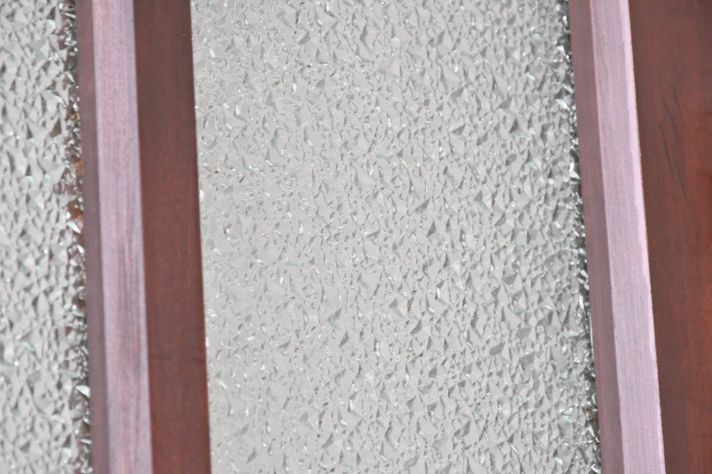 ヴィンテージ建具　昭和中期　格子デザインのガラス入り両開き折れ戸2枚(1対)セット　(R-089879)