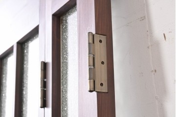 ヴィンテージ建具　昭和中期　格子デザインのガラス入り両開き折れ戸2枚(1対)セット　(R-089879)