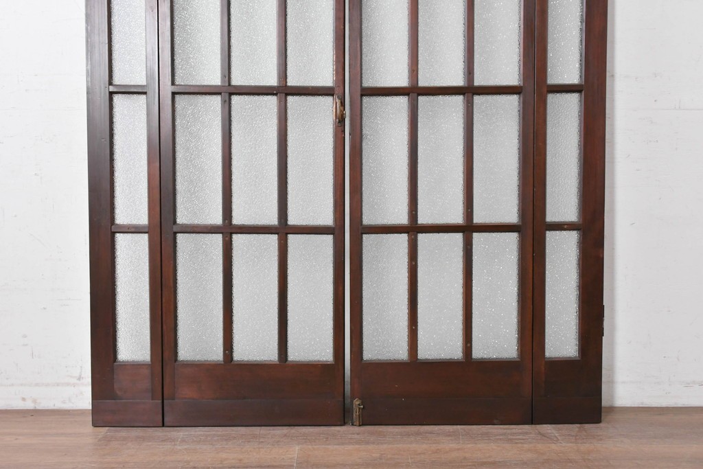 ヴィンテージ建具　昭和中期　格子デザインのガラス入り両開き折れ戸2枚(1対)セット　(R-089879)