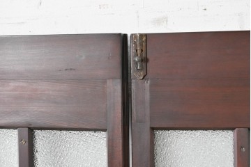 ヴィンテージ建具　昭和中期　格子デザインのガラス入り両開き折れ戸2枚(1対)セット　(R-089879)