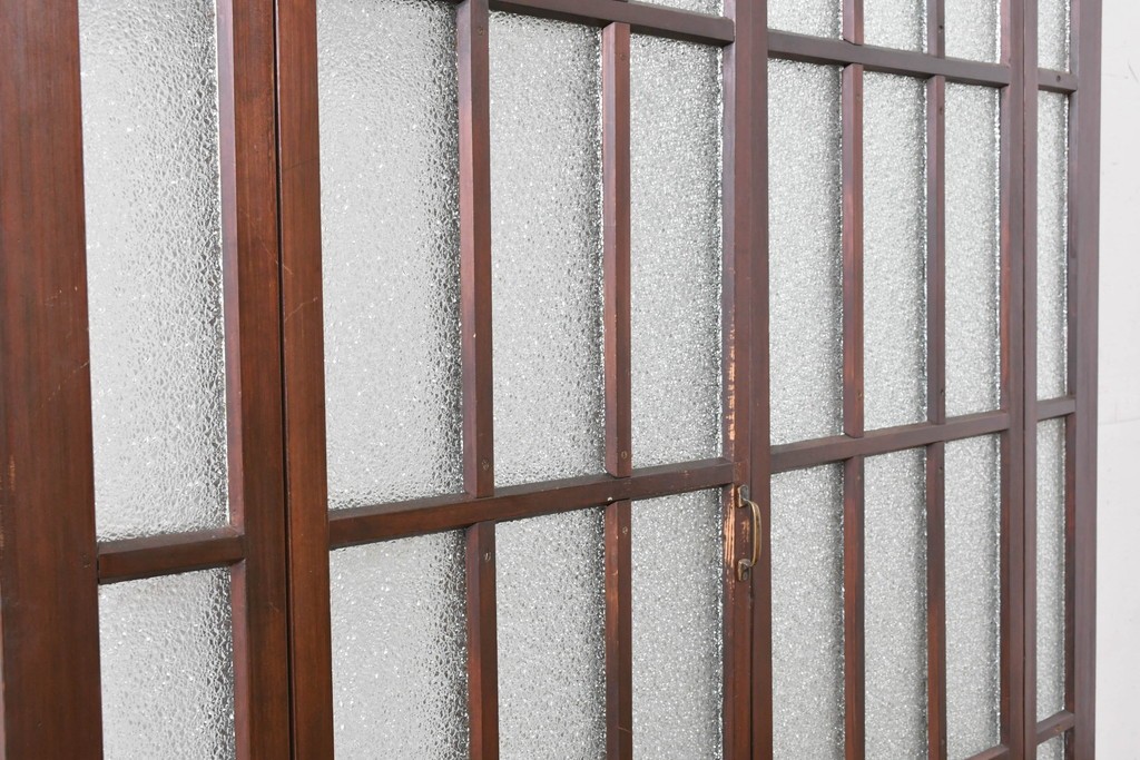 ヴィンテージ建具　昭和中期　格子デザインのガラス入り両開き折れ戸2枚(1対)セット　(R-089879)