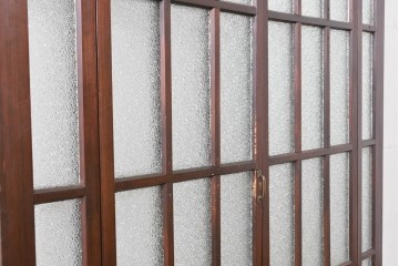 ヴィンテージ建具　昭和中期　格子デザインのガラス入り両開き折れ戸2枚(1対)セット　(R-089879)