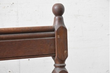 イギリスアンティーク　オーク材　ターニングレッグが印象的なクラシカルなベンチ　(R-089882)