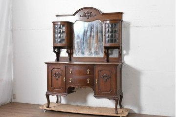 イギリスアンティーク　高級モデル　オーク材　格式ある佇まいのパーラーキャビネット　(R-089883)