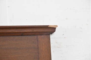 イギリスアンティーク　高級モデル　オーク材　格式ある佇まいのパーラーキャビネット　(R-089883)