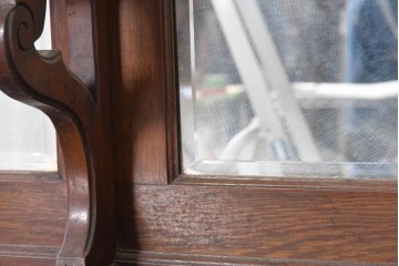 イギリスアンティーク　高級モデル　オーク材　格式ある佇まいのパーラーキャビネット　(R-089883)