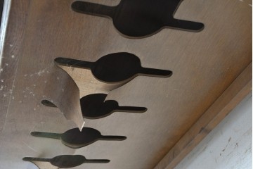 イギリスヴィンテージ　Wood Bros(ウッド・ブロス)社　Old Charm(オールドチャーム)　彫刻が見事なバーカウンター　(R-089884)