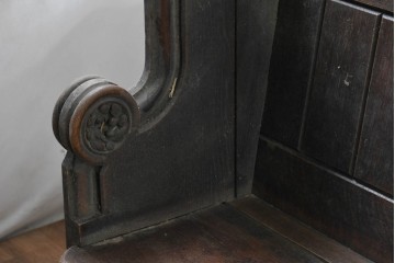 イギリスアンティーク　1900年から1920年頃　上手物!!　オーク無垢材　凝った造りが魅力のチャーチベンチ　(R-089885)