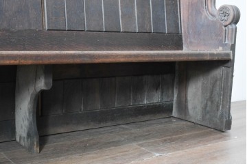 イギリスアンティーク　1900年から1920年頃　上手物!!　オーク無垢材　凝った造りが魅力のチャーチベンチ　(R-089886)