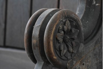 イギリスアンティーク　1900年から1920年頃　上手物!!　オーク無垢材　凝った造りが魅力のチャーチベンチ　(R-089887)