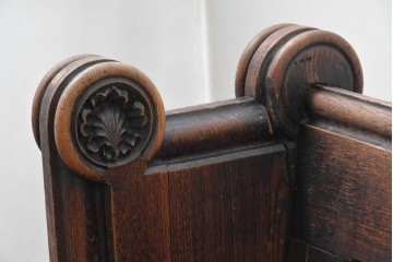 イギリスアンティーク　1900年から1920年頃　上手物!!　オーク無垢材　凝った造りが魅力のチャーチベンチ　(R-089890)