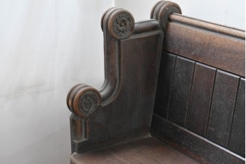 イギリスアンティーク　1900年から1920年頃　上手物!!　オーク無垢材　凝った造りが魅力のチャーチベンチ　(R-089891)