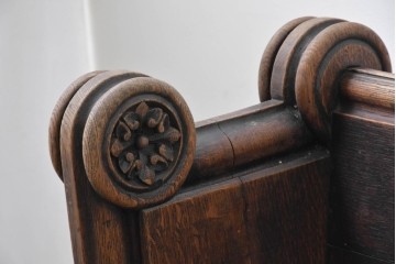イギリスアンティーク　1900年から1920年頃　上手物!!　オーク無垢材　凝った造りが魅力のチャーチベンチ　(R-089895)