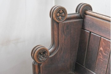 イギリスアンティーク　1900年から1920年頃　上手物!!　オーク無垢材　凝った造りが魅力のチャーチベンチ　(R-089896)