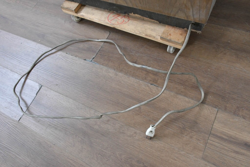 中古　店舗什器　大型!!　珍しい木製のバックライト式スタンド看板　(R-089898)