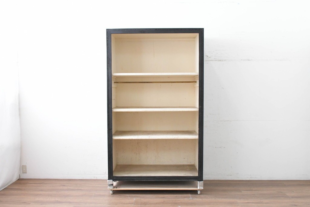 中古　美品　オリエンタルな装飾が目を引くオープンラック　(R-089900)