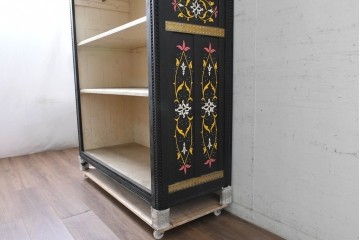 中古　美品　オリエンタルな装飾が目を引くオープンラック　(R-089900)