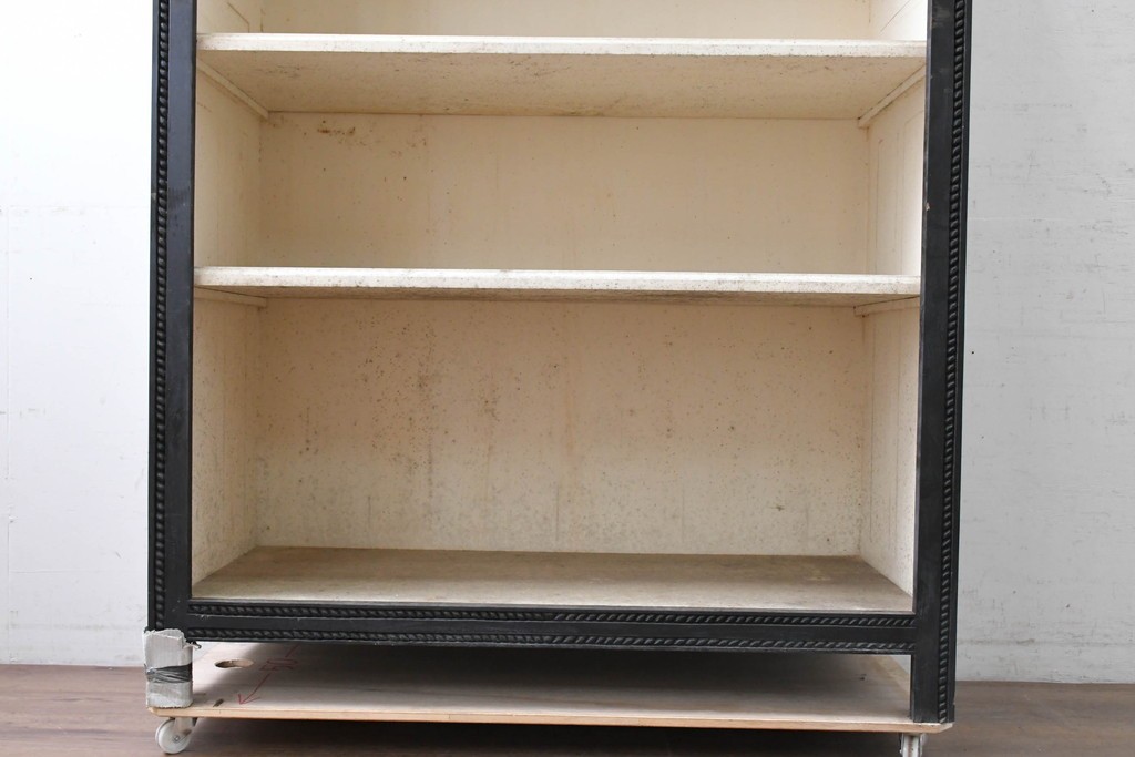 中古　美品　オリエンタルな装飾が目を引くオープンラック　(R-089900)