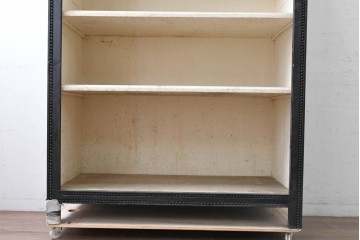 中古　美品　オリエンタルな装飾が目を引くオープンラック　(R-089900)