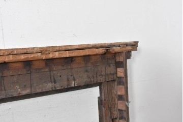 イギリスアンティーク　オーク材　重厚な彫り装飾が見事なマントルピース　(R-089902)