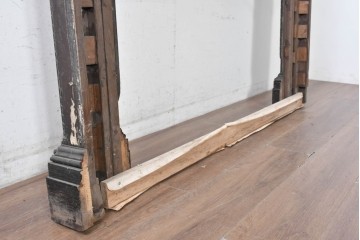 イギリスアンティーク　オーク材　重厚な彫り装飾が見事なマントルピース　(R-089902)