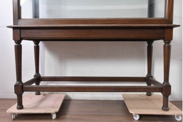 イギリスアンティーク　側面開きの脚付きショーケース　(R-089903)