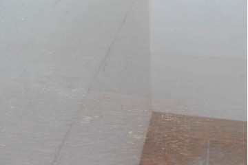 イギリスアンティーク　上手物!!　オーク材　重厚な彫刻が魅力のガラス天板付きエクステンションテーブル　(R-089904)