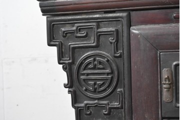 中国ヴィンテージ　中国伝統の意匠を随所にあしらった重厚なサイドボード　(R-089905)
