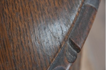 イギリスアンティーク　1920年頃　オーク材　葡萄の彫刻とバルボスレッグが印象的な引き出し付きコンソールテーブル　(R-089911)