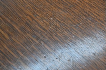 イギリスアンティーク　1920年頃　オーク材　葡萄の彫刻とバルボスレッグが印象的な引き出し付きコンソールテーブル　(R-089911)