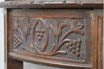 イギリスアンティーク　1920年頃　オーク材　葡萄の彫刻とバルボスレッグが印象的な引き出し付きコンソールテーブル　(R-089911)