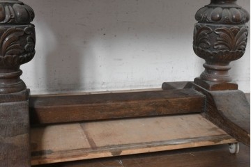 イギリスアンティーク　高級品　オーク材　重厚な彫刻が目を引くドローリーフテーブル　(R-089912)