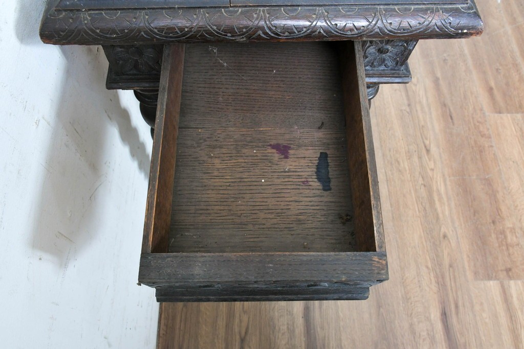 ヨーロッパアンティーク　1880年頃　オーク材　ボビンターニングレッグが印象的な引き出し付きコンソールテーブル　(R-089913)