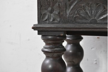 ヨーロッパアンティーク　1880年頃　オーク材　ボビンターニングレッグが印象的な引き出し付きコンソールテーブル　(R-089913)