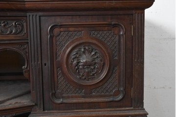 イギリスアンティーク　1920年頃　高級品　マホガニー材　優美な彫刻を随所に施した大型サイドボード　(R-089915)