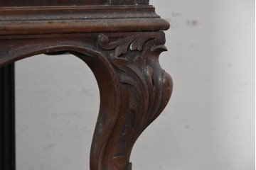イギリスアンティーク　1920年頃　高級品　マホガニー材　優美な彫刻を随所に施した大型サイドボード　(R-089915)